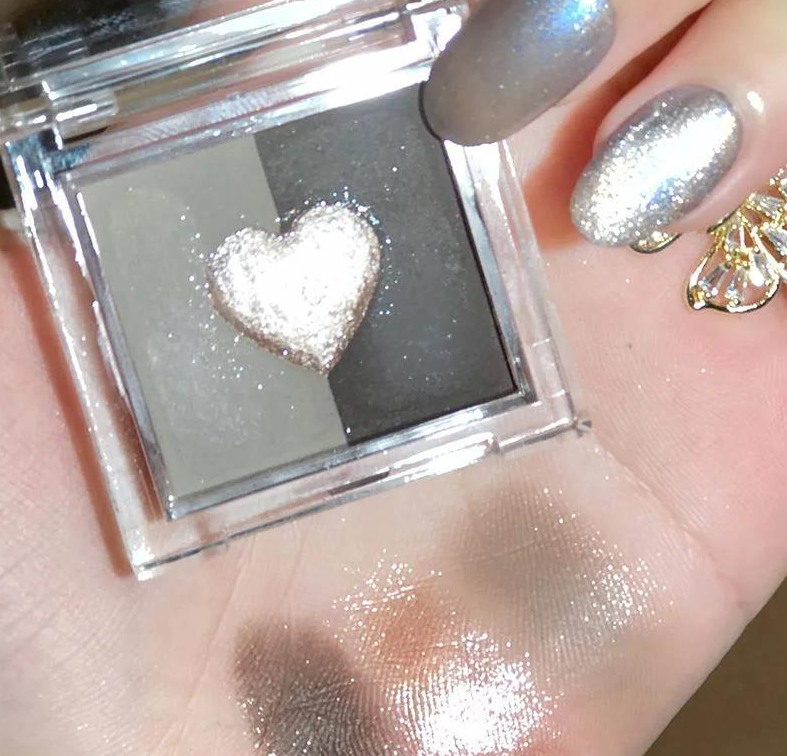 Three-color Love Eye Shadow Plate INS Earth Pearl Matte